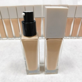 黑色女性防水粉底液体bb霜粉底